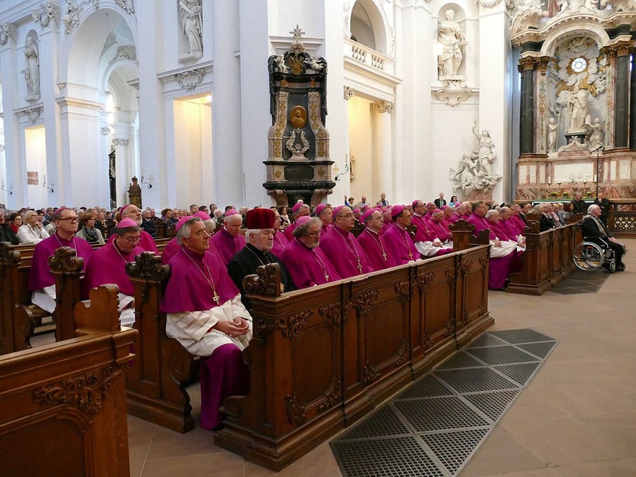 Abschlussvesper der Bischofskonferenz mit Austeilung des Bonifatiussegens (Foto: Karl-Franz Thiede)